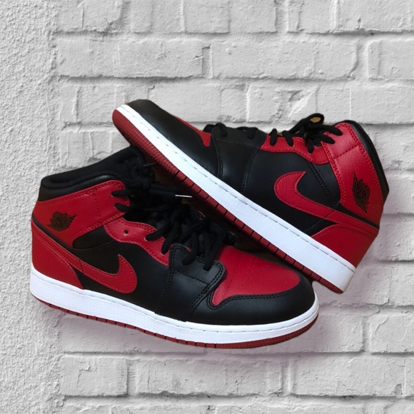 Sold!NIKE AIR JORDAN 1 MID GS BANNED (2020) BLACK GYM RED-WHITE SZ 7Y/MENS SZ 7 - Picture 3 of 12